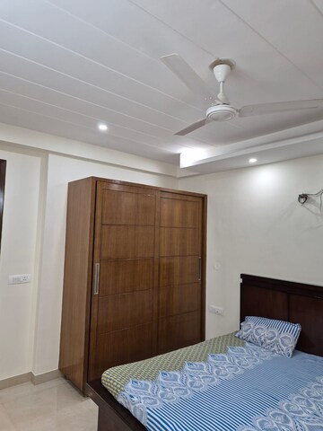 Bedroom in 3 BHK Builder Floor at Sector 46 – for Rent