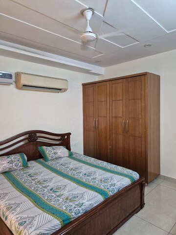 Bedroom in 3 BHK Builder Floor at Sector 46 – for Rent