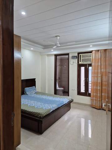 Bedroom in 3 BHK Builder Floor at Sector 46 – for Rent