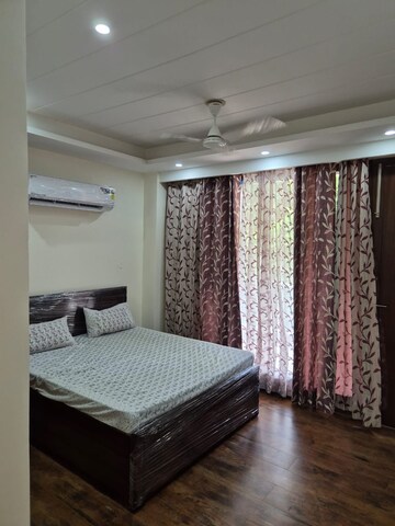 Bedroom in 3 BHK Builder Floor at Sector 46 – for Rent
