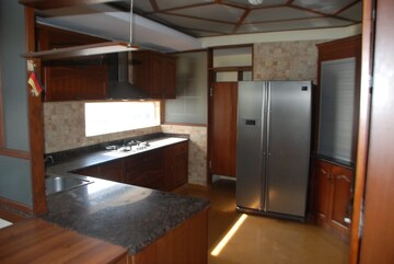 Living Room in 4 BHK Apartment at Keshwell Apartment, Lavelle Road – for Rent