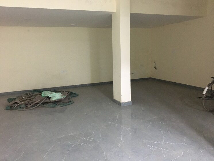 Room, sector 64 Commercial Office Space in IT/SEZ 2000 Sq.Ft. In Sector 64 Noida 8988119