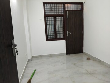 Room in 1 BHK Builder Floor at Saket Court Residential Complex, Pushp Vihar – for Rent