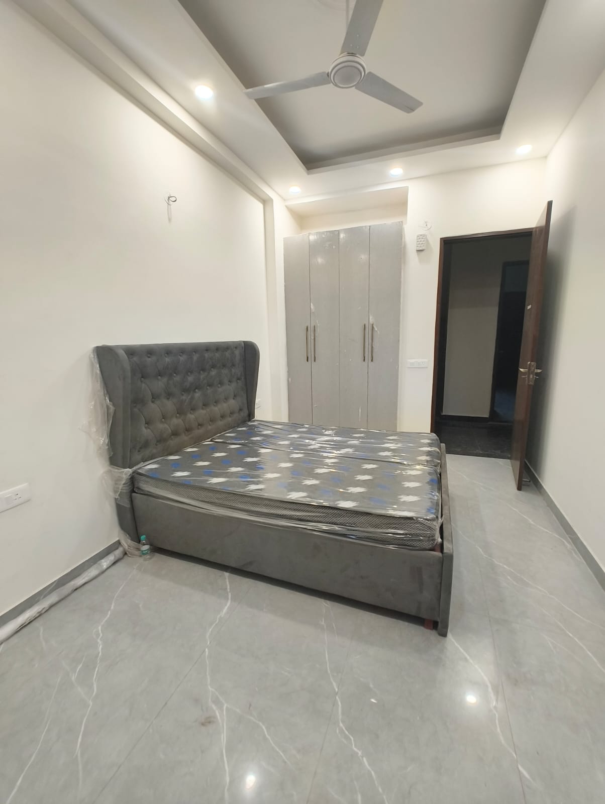 1 Rk+ Servant Room Builder Floor For Rent in Buildor Floor 