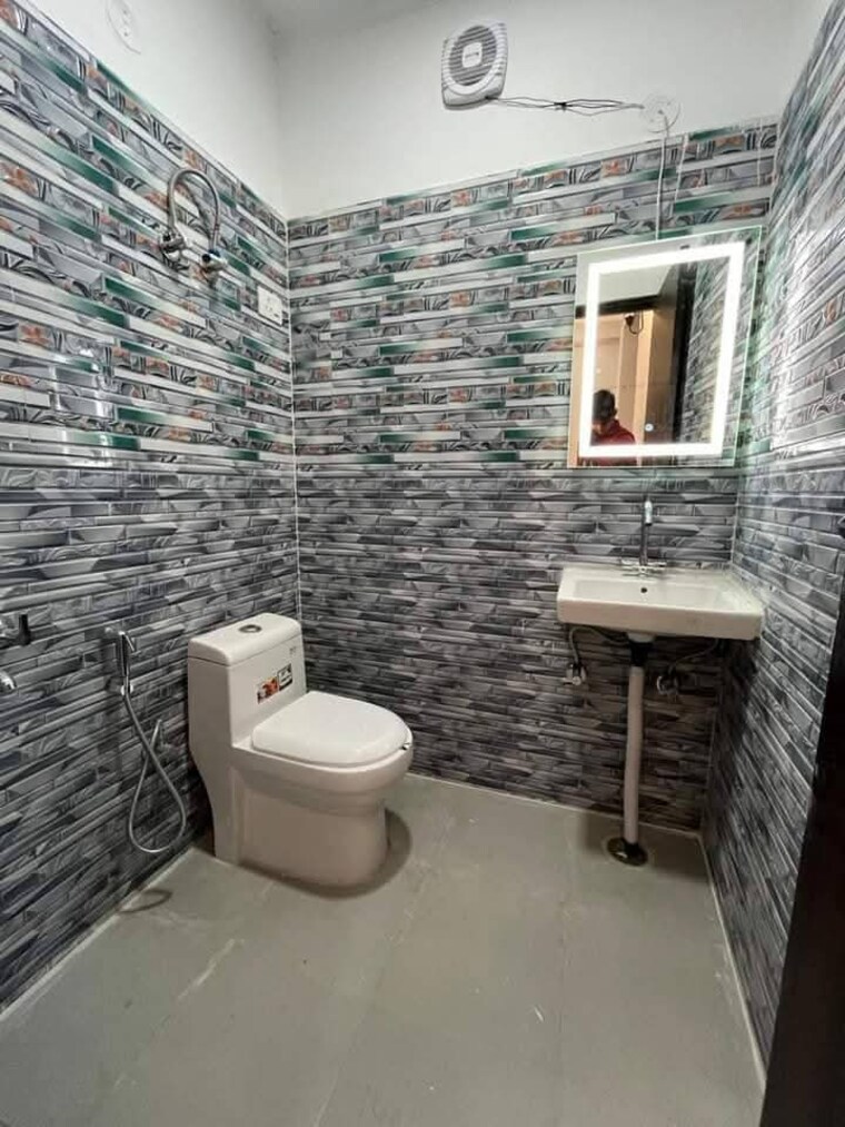 Bathroom, tughlakabad extension 3 Bedroom 810 Sq.Ft. Builder Floor In Tughlakabad Extension Delhi 8988159
