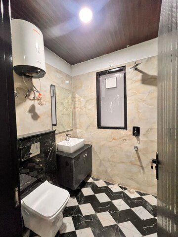 Team Area in 1 BHK Builder Floor at Sushant Lok I – for Rent