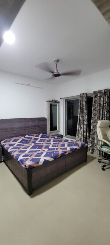 Bedroom in 2 BHK Apartment at Kalpataru Hills, Manpada – for Rent