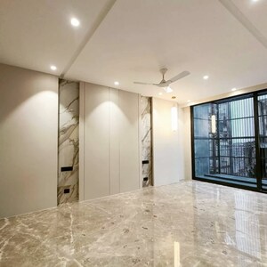 Room in 4 BHK Builder Floor at South Extension ii – for Sale