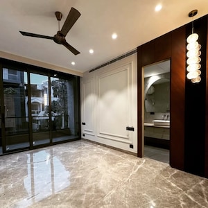 Room in 4 BHK Builder Floor at South Extension ii – for Sale