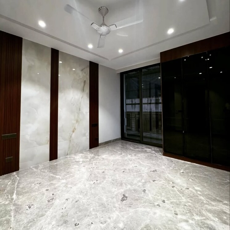  Parking, south extension ii 4 Bedroom 3600 Sq.Ft. Builder Floor In South Extension ii Delhi 8988224