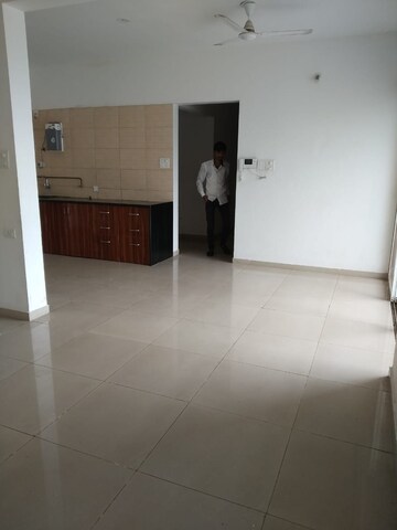 Room in 3 BHK Apartment at Kolte Patil Life Republic, Hinjewadi – for Rent
