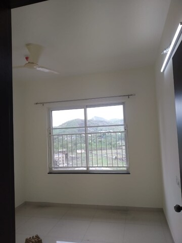Room in 3 BHK Apartment at Kolte Patil Life Republic, Hinjewadi – for Rent