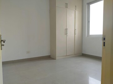 Room in 2.5 BHK Apartment at Smart World Gems, Sector 89 – for Sale