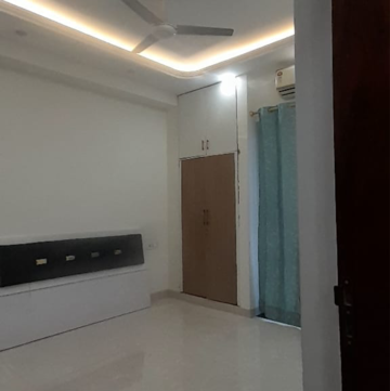Room in 3.5 BHK Builder Floor at Sector 23 – for Rent
