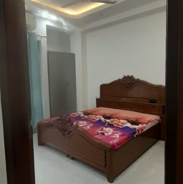 Master Bedroom in 3.5 BHK Builder Floor at Sector 23 – for Rent