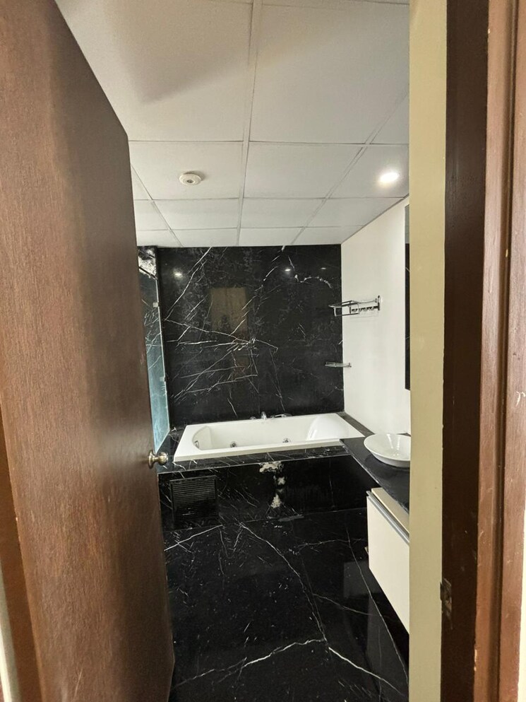 Bathroom, lodha-bellezza-sky-villas 3 Bedroom 3500 Sq.Ft. Apartment In Kukatpally Hyderabad 8988293