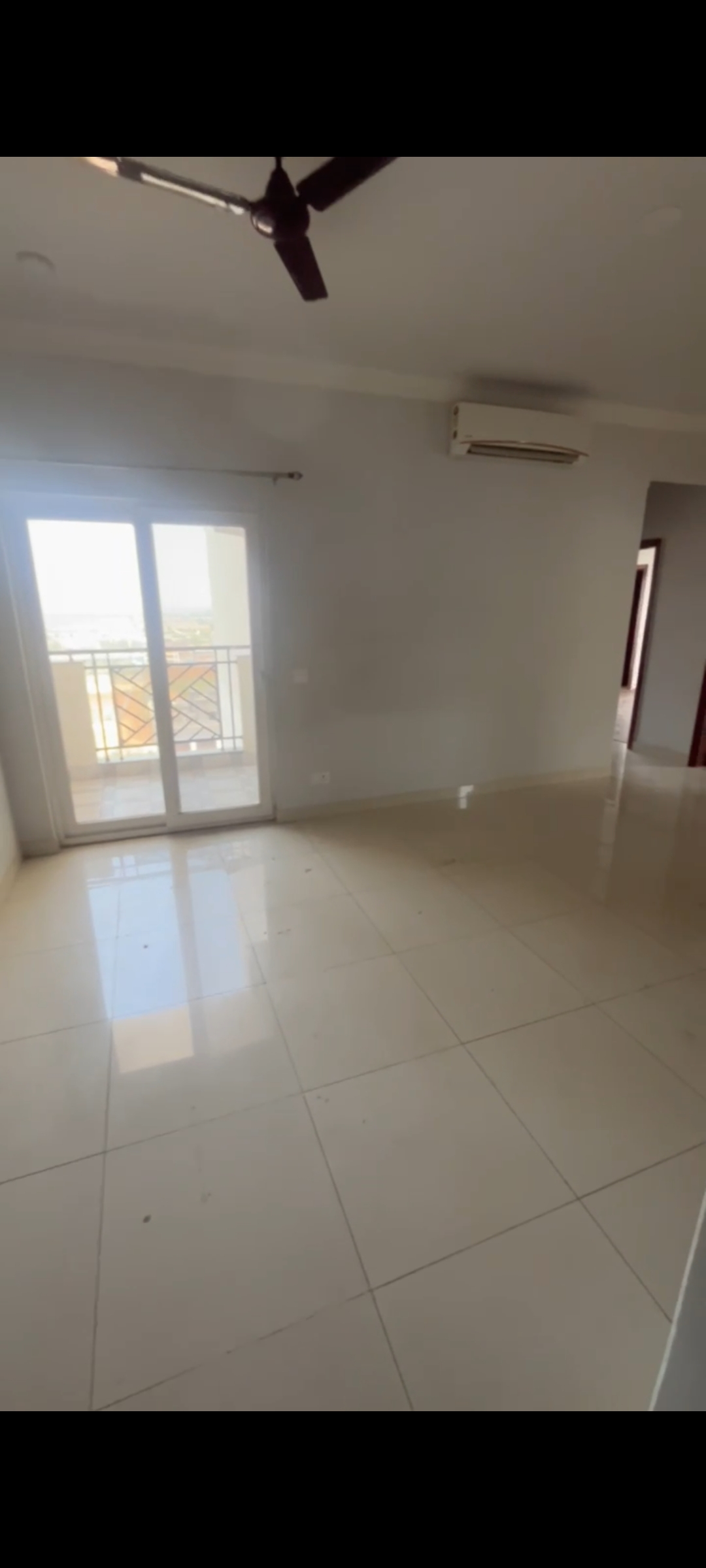 4 BHK + Servant Room Apartment For Rent in Central Park Flower Valley Aqua Front Towers