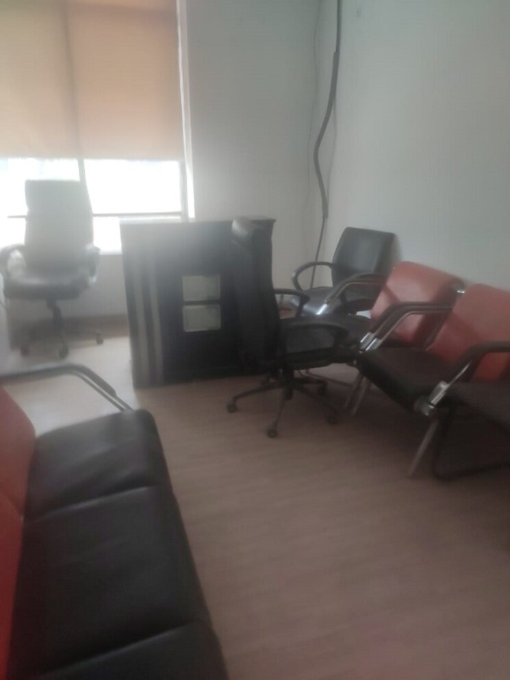 Living Room, sector 63 Commercial Office Space 3000 Sq.Ft. In Sector 63 Noida 8988285
