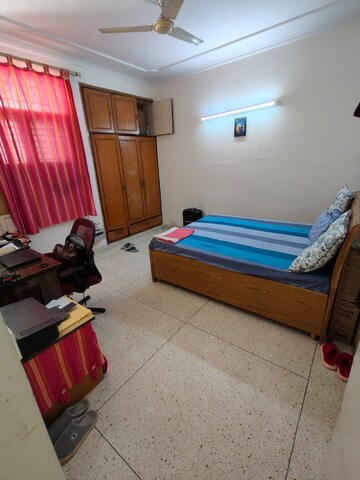 Bedroom in 3 BHK Builder Floor at Unitech Arcadia, South City 2 – for Rent