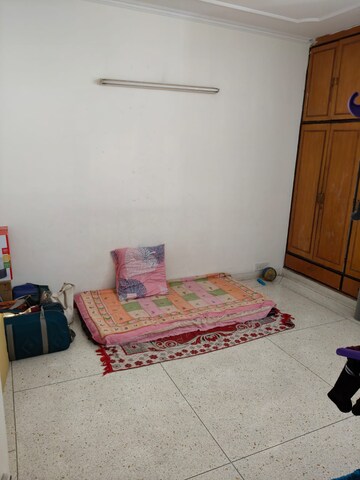 Bedroom in 3 BHK Builder Floor at Unitech Arcadia, South City 2 – for Rent