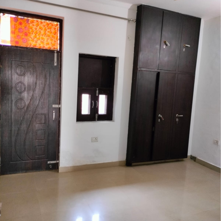 Room, sector 23 2.5 Bedroom 1200 Sq.Ft. Villa In Sector 23 Gurgaon 8988368