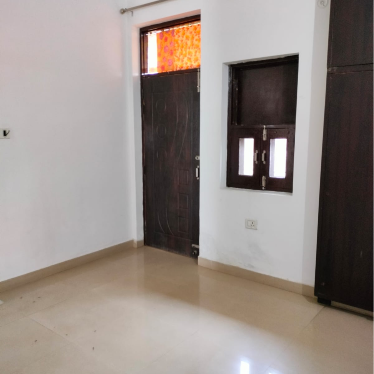 Room, sector 23 2.5 Bedroom 1200 Sq.Ft. Villa In Sector 23 Gurgaon 8988368