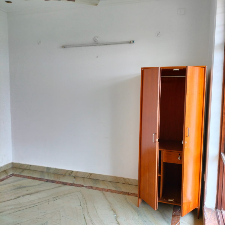 Room, sector 23 2.5 Bedroom 1200 Sq.Ft. Villa In Sector 23 Gurgaon 8988368