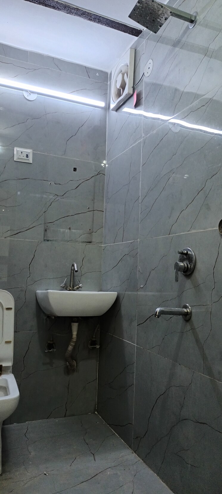 Bathroom, vaishali sector 9 3 Bedroom 1450 Sq.Ft. Builder Floor In Vaishali Sector 9 Ghaziabad 8988374