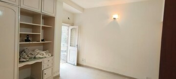 Room in 3 BHK Apartment at Vasant Kunj – for Rent
