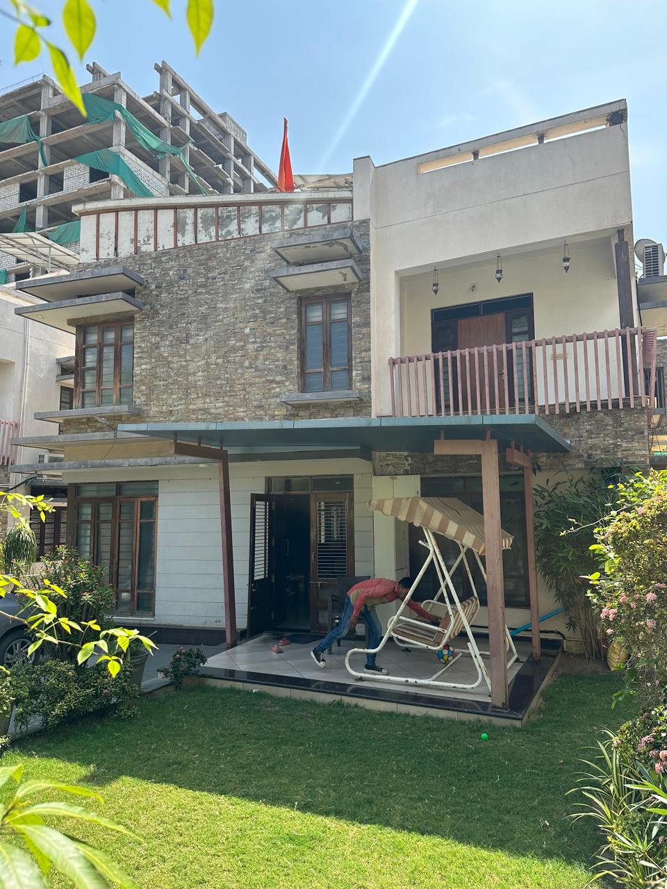 5 BHK + Pooja Room,Servant Room,Extra Room Villa For Sale in Malay