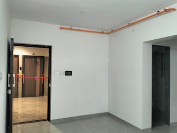 Room in 1 BHK Apartment at Veena Smart Homes, Kandivali West – for Rent