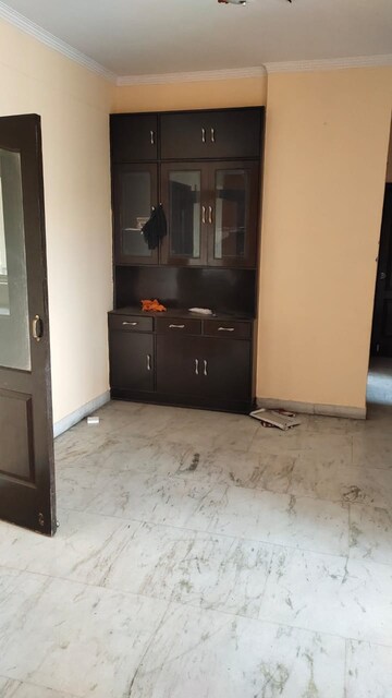 Room in 3 BHK Apartment at ATS Paradiso, Chi Iv Greater Noida – for Rent