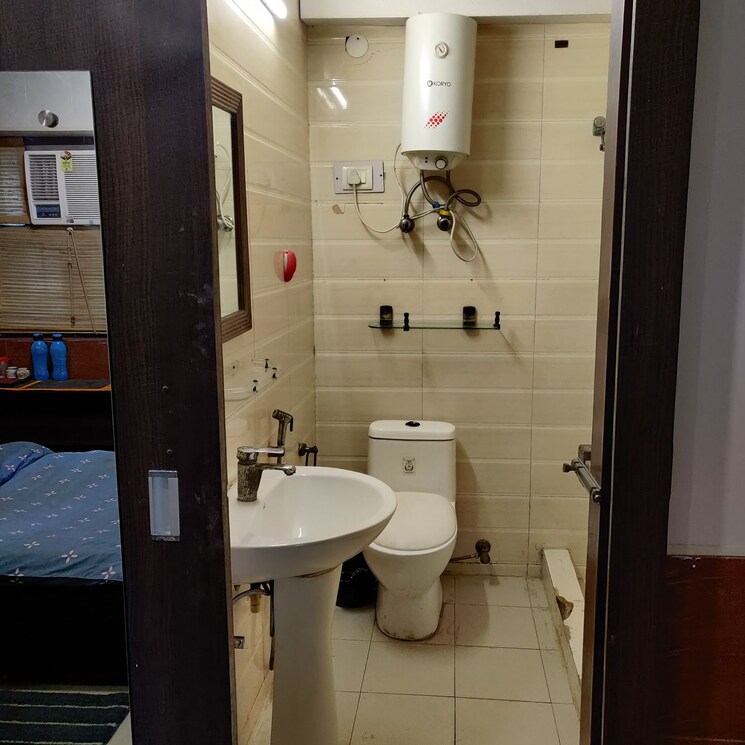 Bathroom, rwa-apartments 1 RK 400 Sq.Ft. Independent House In Sector 31 Noida 8988545