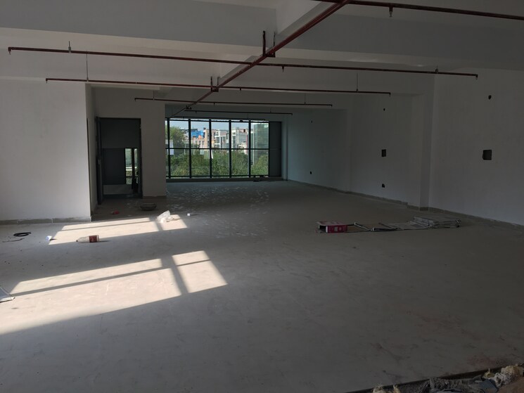 Room, sector 64 Commercial Office Space in IT/SEZ 3500 Sq.Ft. In Sector 64 Noida 8988437