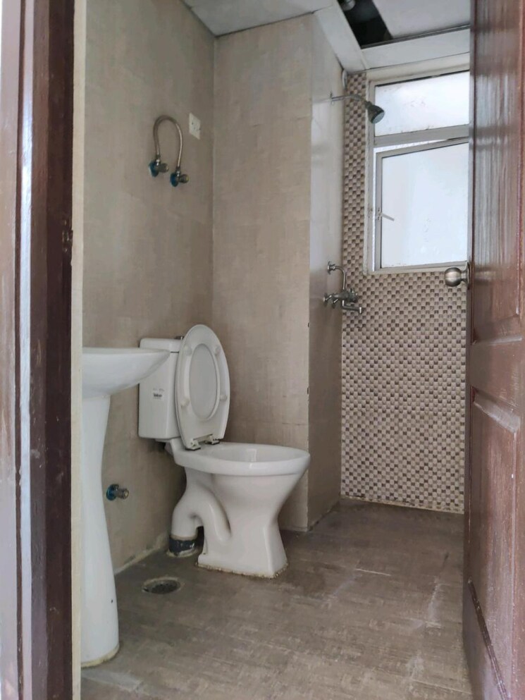 Bathroom, aditya-world-city 2 Bedroom 840 Sq.Ft. Apartment In Shahpur Bamheta Ghaziabad 8988598
