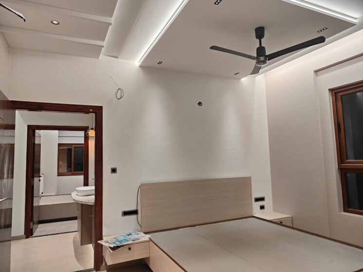 Room, langford town 3 Bedroom 2500 Sq.Ft. Apartment In Langford Town Bangalore 8988588