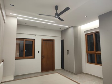 Room in 3 BHK Apartment at Langford Town – for Rent