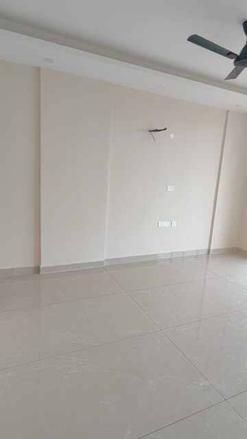 Room in 3 BHK Apartment at Golden Sand Apartments, Dhakoli – for Rent