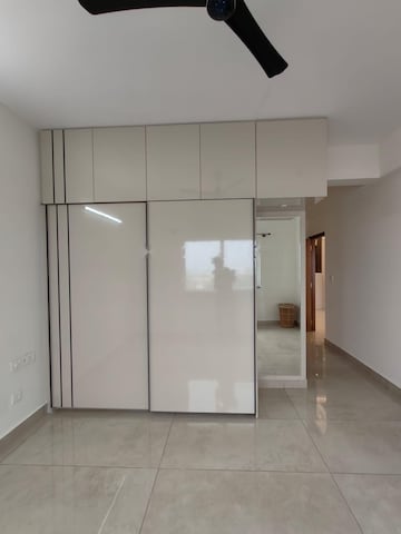 Room in 3.5 BHK Apartment at Prestige Waterford, Whitefield – for Rent