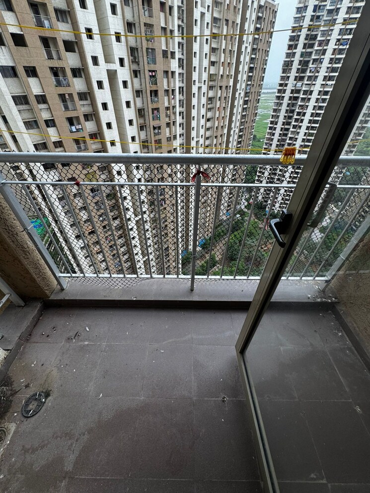 Balcony, lodha-splendora 2 Bedroom 700 Sq.Ft. Apartment In Ghodbunder Road Thane 8988632