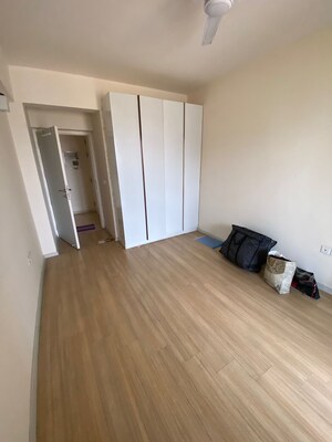 Room in 3 BHK Apartment at DLF The Skycourt, Sector 86 – for Sale