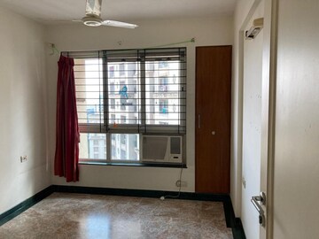 Room in 2 BHK Apartment at Hiranandani Meadows, Manpada – for Sale