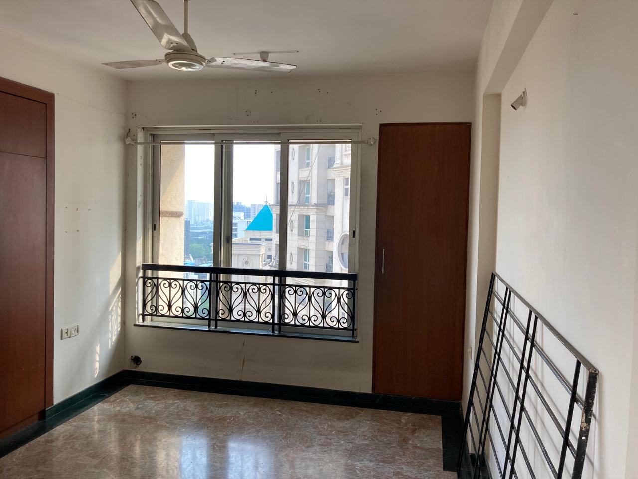 2 BHK Apartment For Sale in Hiranandani Meadows