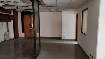 Room in  Office Space in IT/SEZ at Sector 64 – for Rent