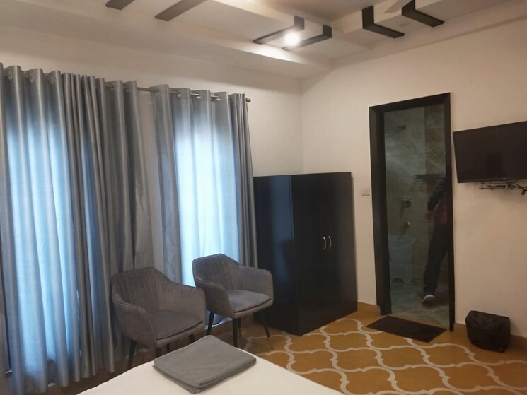 Living Room, kalkaji Commercial Showroom 300 Sq.Yd. In Kalkaji Delhi 8988682