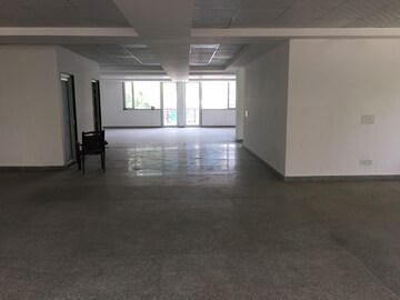Room in  Office Space in IT/SEZ at Sector 64 – for Rent