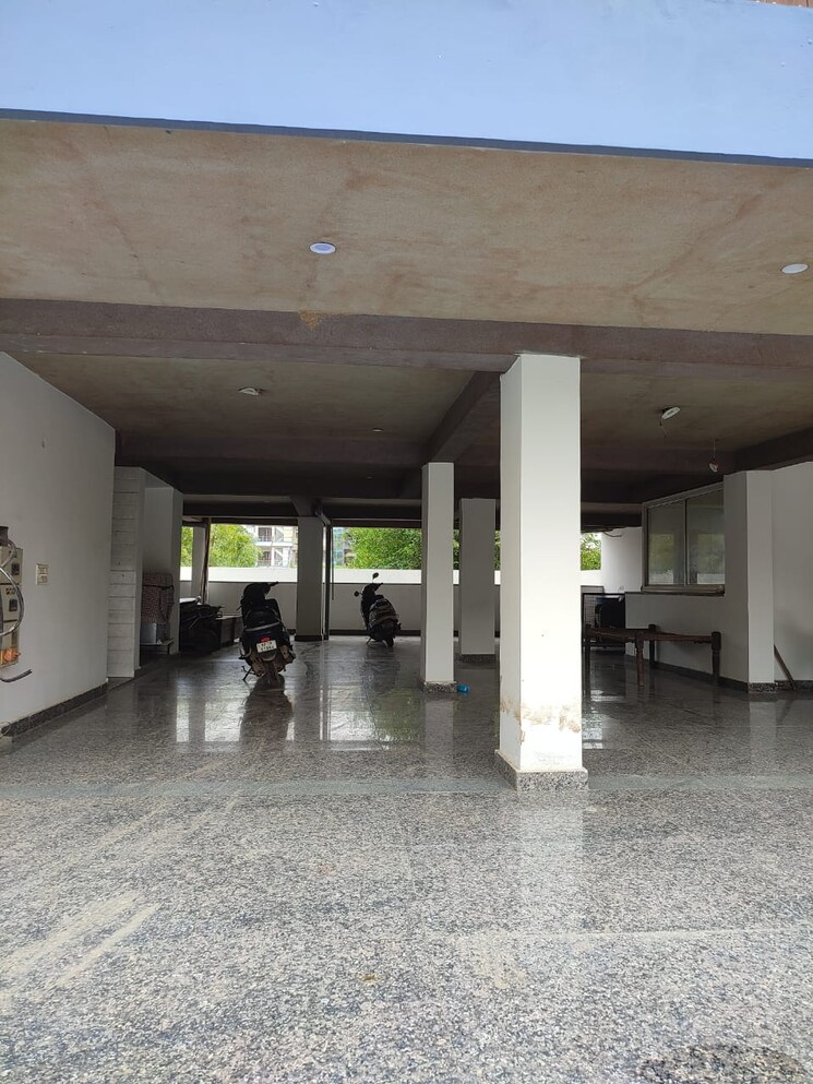  Parking, sector 57 3 Bedroom 2700 Sq.Ft. Builder Floor In Sector 57 Gurgaon 8988683