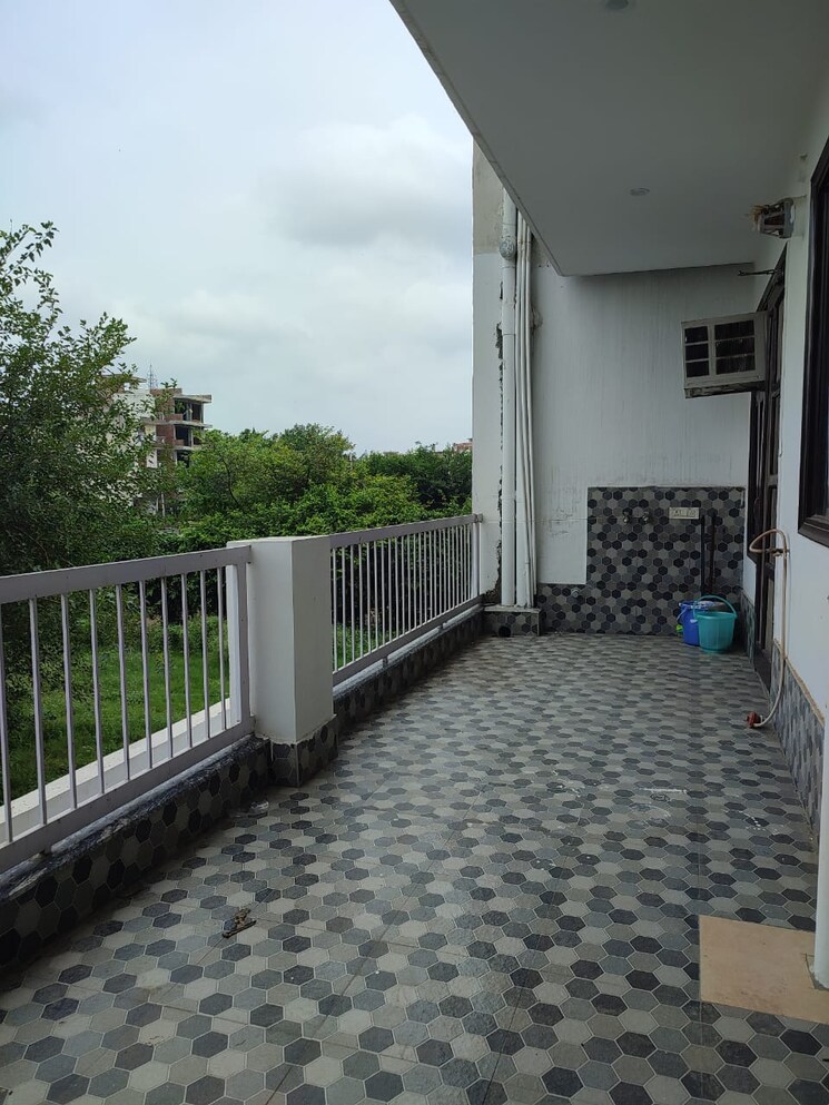 Balcony, sector 57 3 Bedroom 2700 Sq.Ft. Builder Floor In Sector 57 Gurgaon 8988683