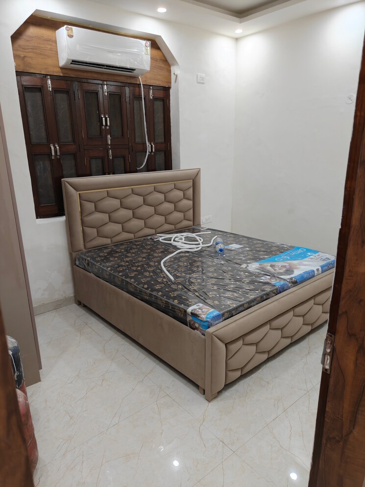 Bedroom, sant nagar 3 Bedroom 133 Sq.Yd. Builder Floor In Sant Nagar Delhi 8988708