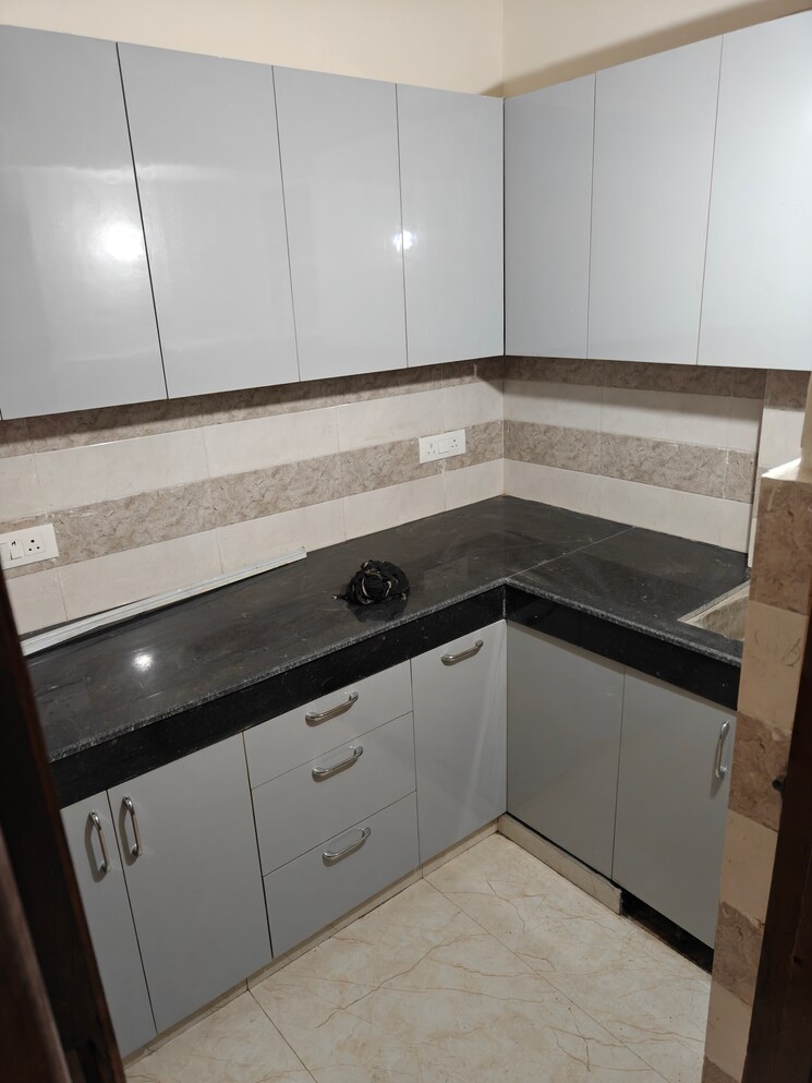 Kitchen, sant nagar 3 Bedroom 133 Sq.Yd. Builder Floor In Sant Nagar Delhi 8988708